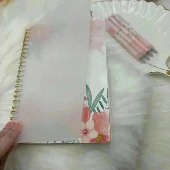 Floral Weekly Planner and Pen Set Bundle - Picture 8 of 9